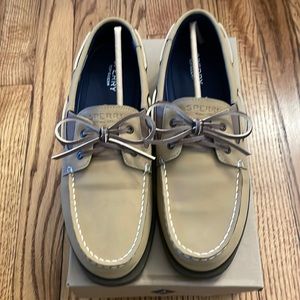 Boys Sperrys size 7